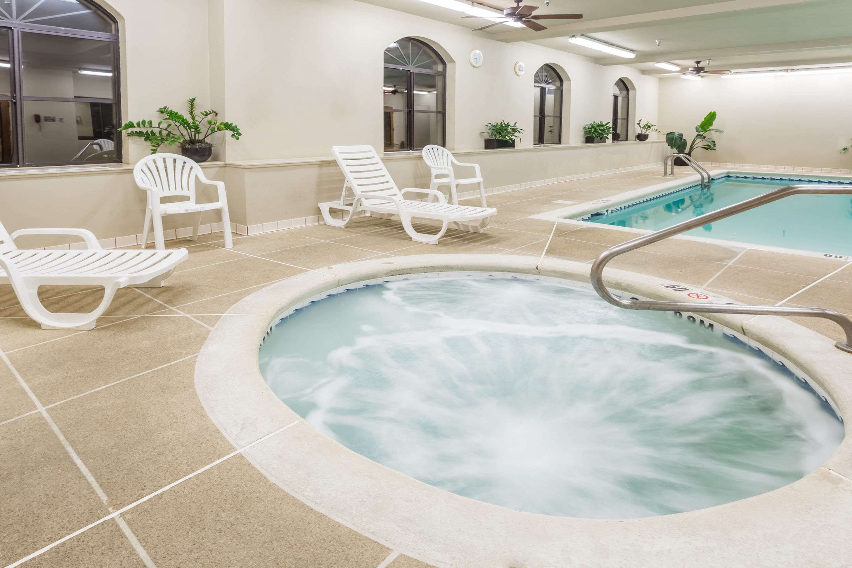 Pool | Baymont by Wyndham Asheville/Biltmore