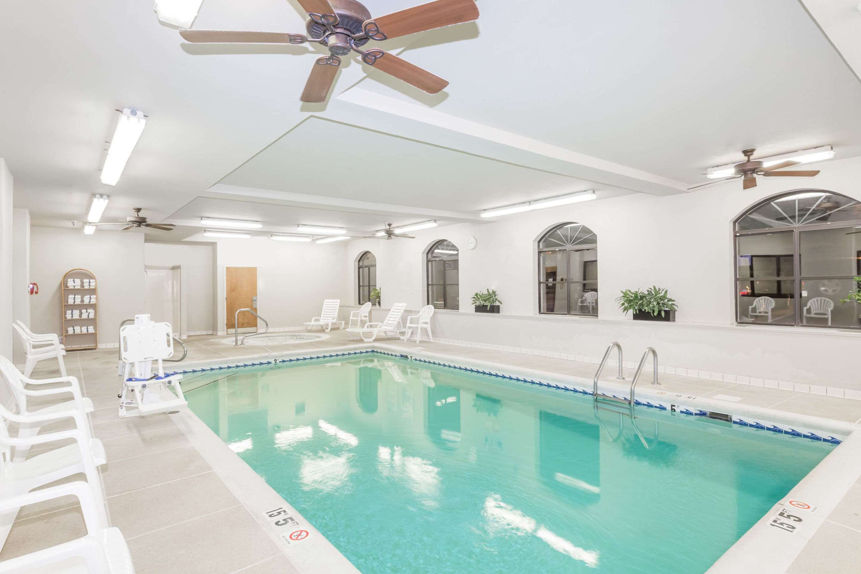 Pool | Baymont by Wyndham Asheville/Biltmore
