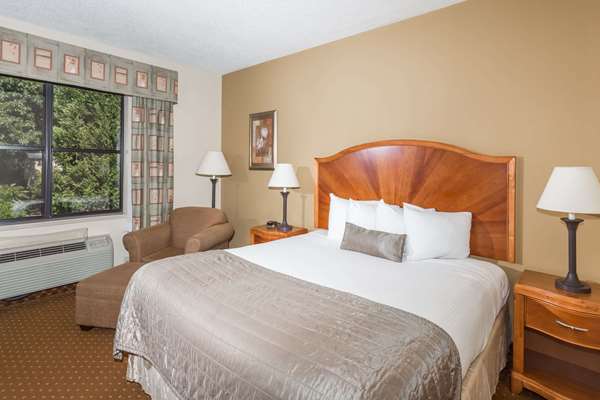  - Baymont Inn & Suites Asheville - I-40, Exit 50