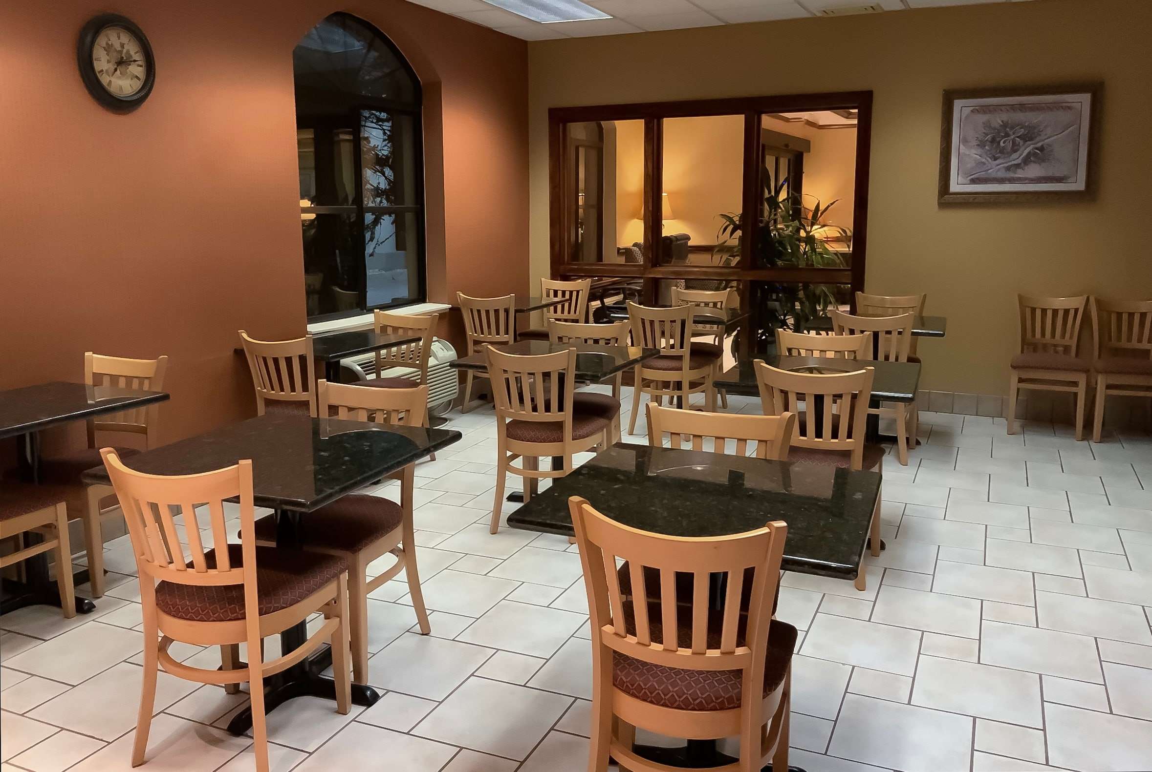 Breakfast Area | Baymont by Wyndham Asheville/Biltmore