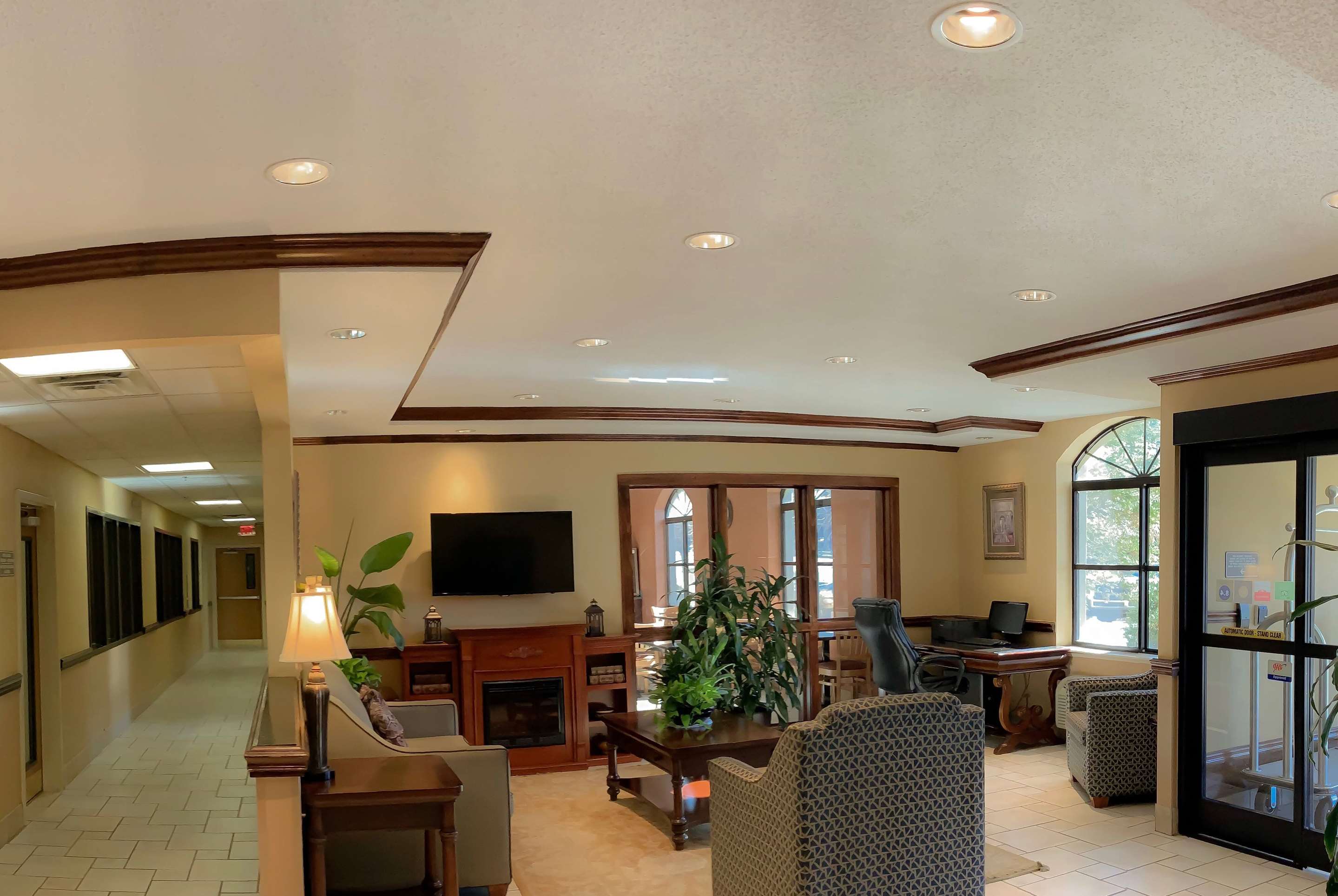 Lobby | Baymont by Wyndham Asheville/Biltmore