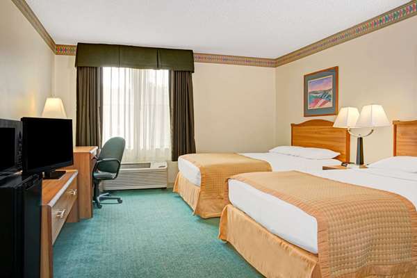 - Baymont Inn & Suites Conroe - I-45, Exit 84