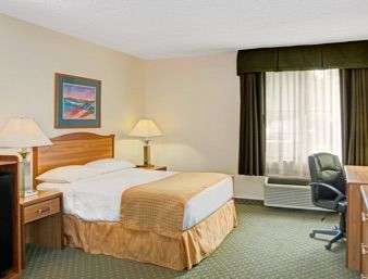  - Baymont Inn & Suites Conroe - I-45, Exit 84