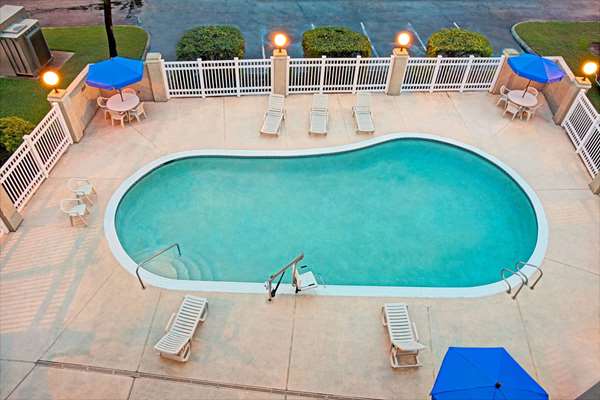 Pool - Baymont Inn & Suites Conroe - I-45, Exit 84