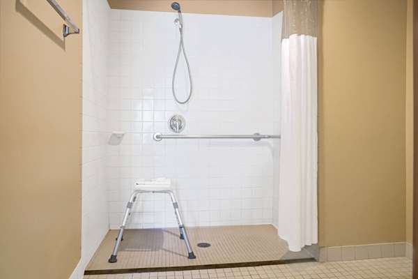  - Baymont Inn & Suites Conroe - I-45, Exit 84