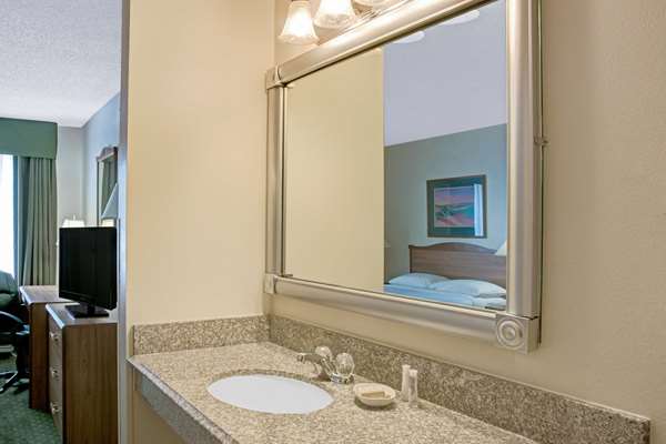  - Baymont Inn & Suites Conroe - I-45, Exit 84