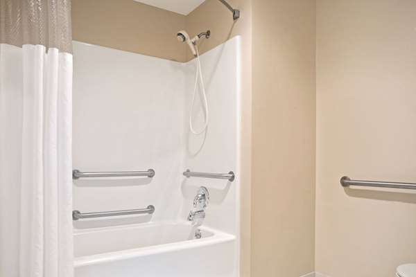  - Baymont Inn & Suites Conroe - I-45, Exit 84