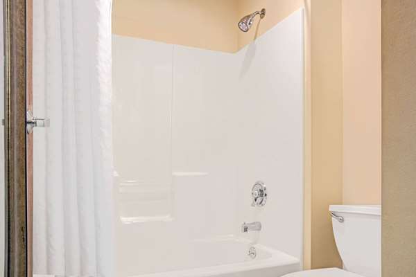  - Baymont Inn & Suites Conroe - I-45, Exit 84