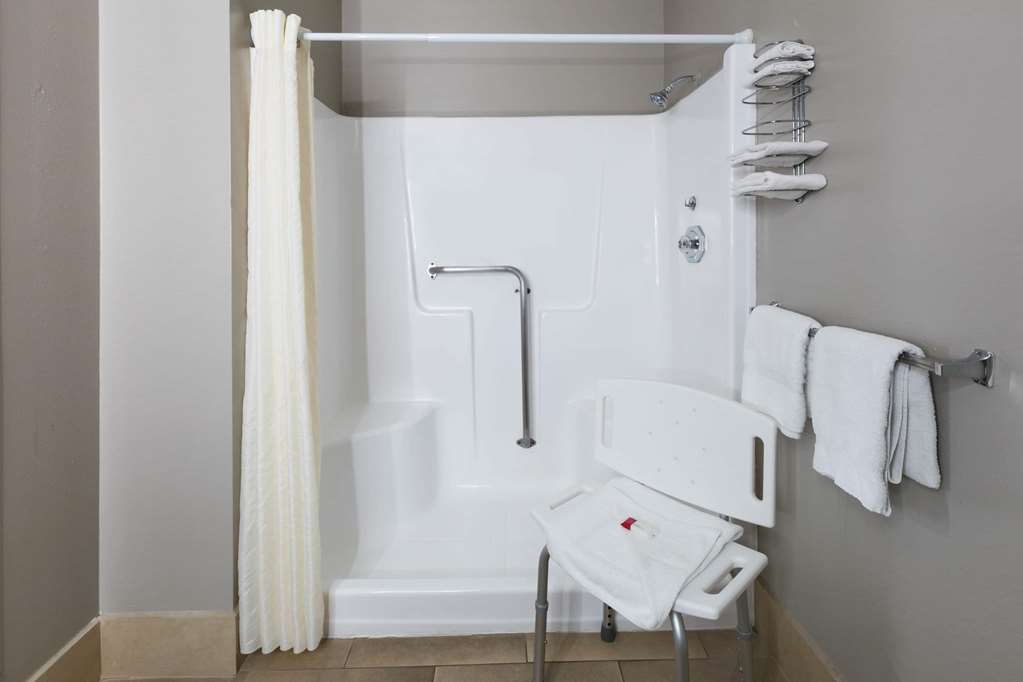 HOWARD JOHNSON NEW BRAUNFELS-guestroom-Guest Room,Bathroom,On-Site.jpg