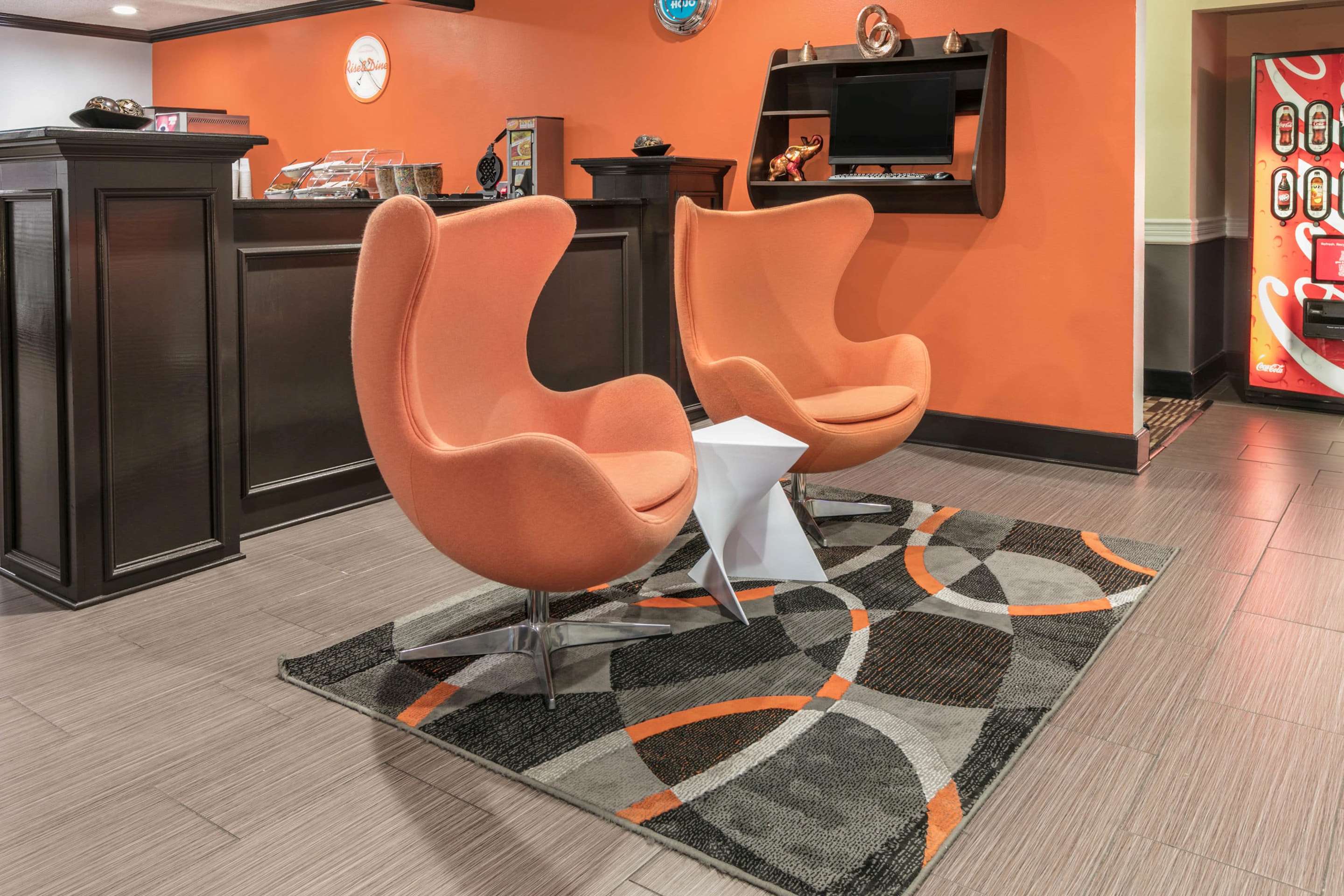Lobby | Howard Johnson by Wyndham New Braunfels
