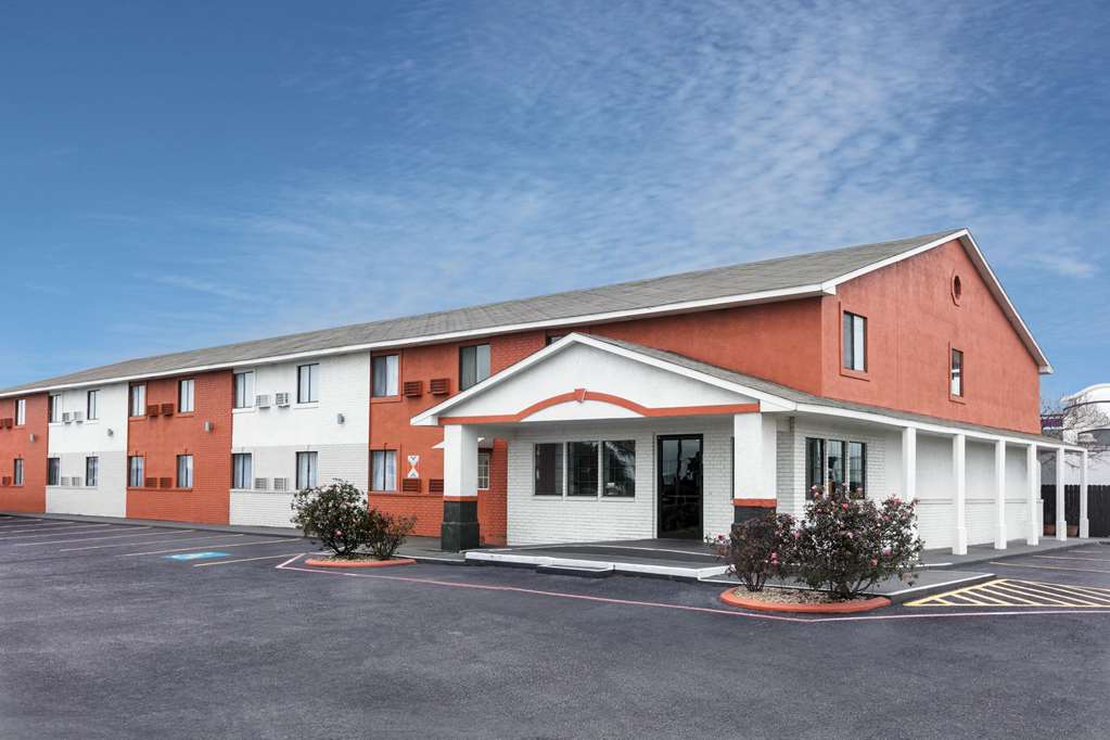 Howard Johnson Near Schlitterbahn