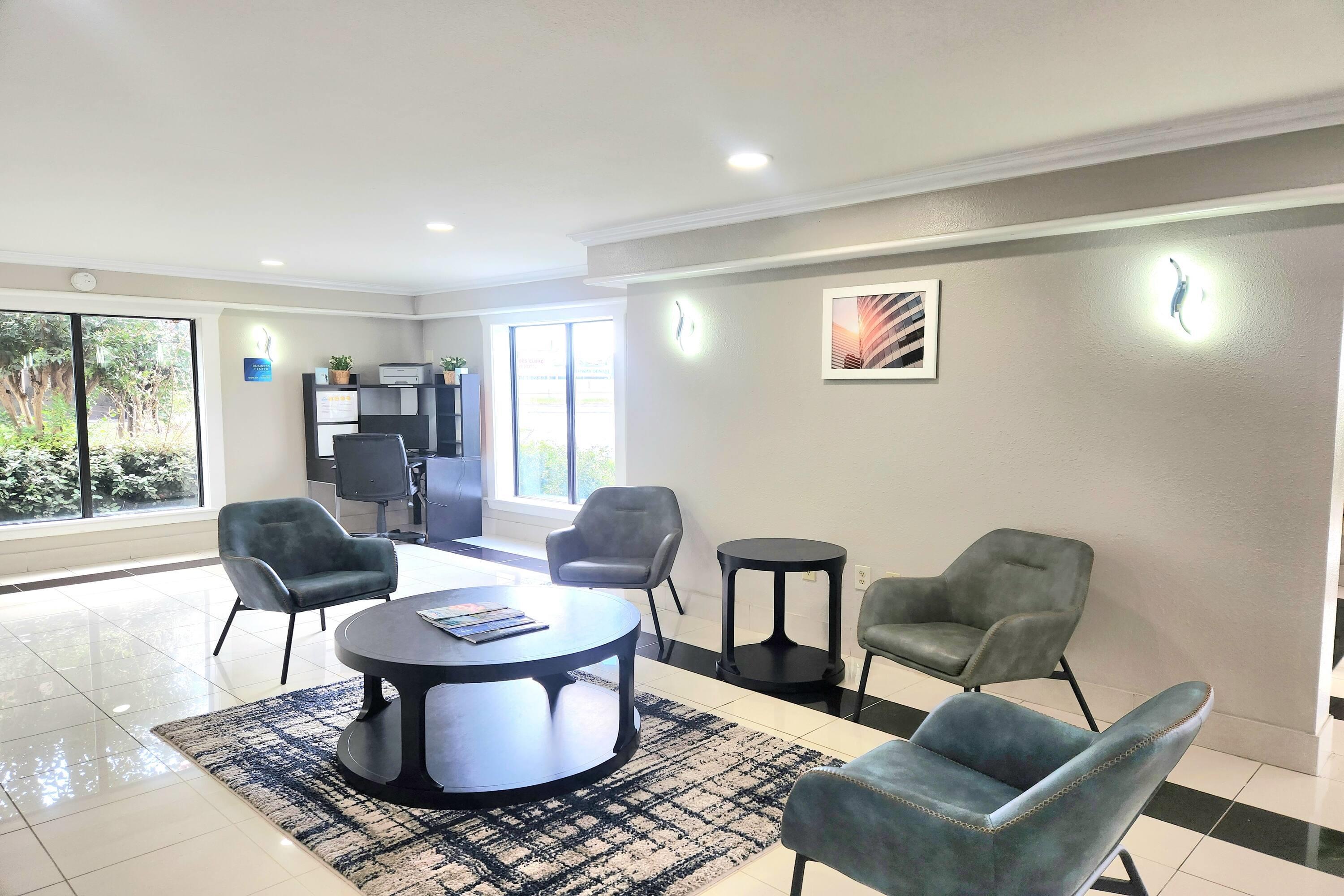 Lobby | Days Inn by Wyndham Houston