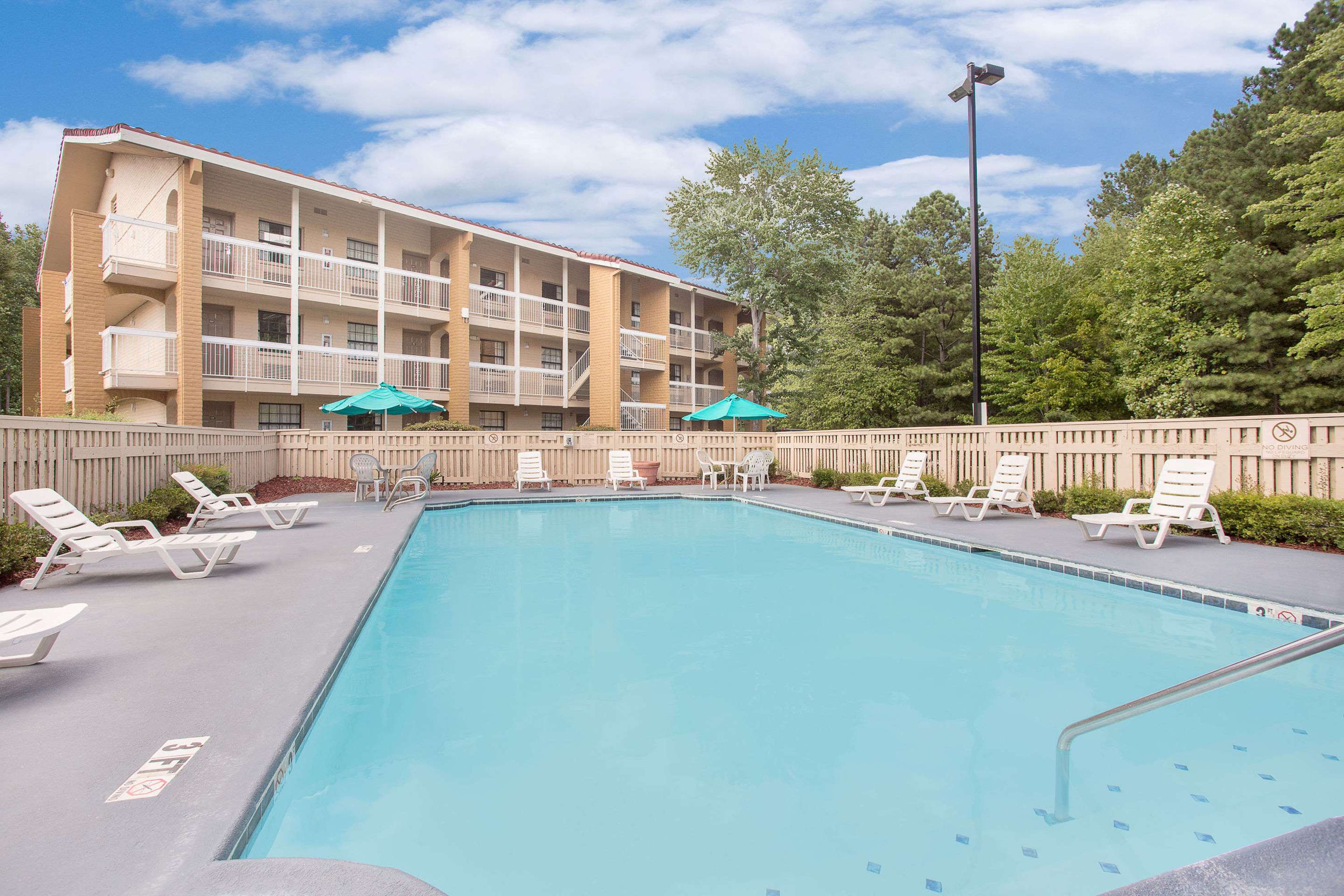 Pool | Super 8 by Wyndham Austell/Six Flags