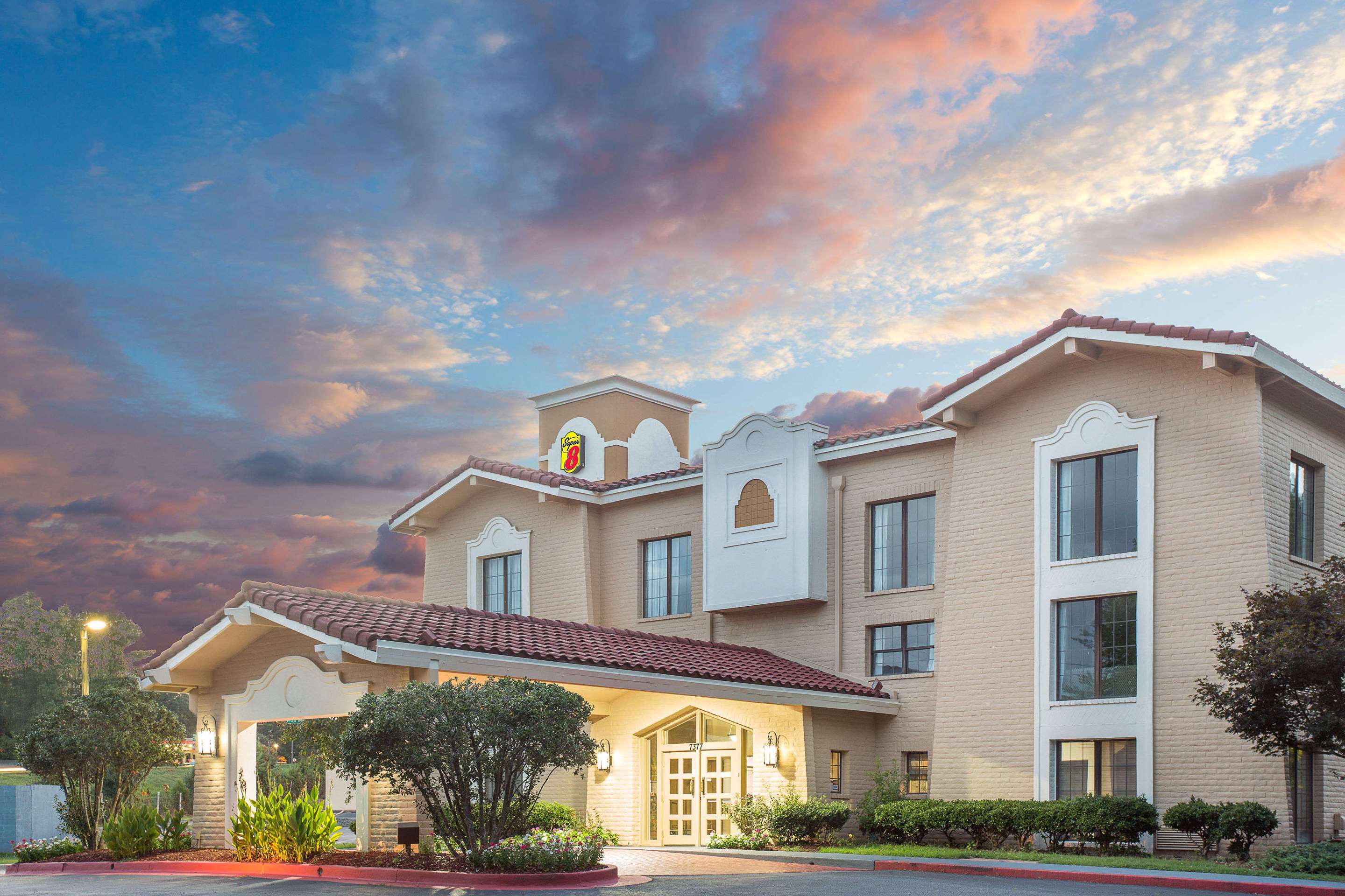 Exterior | Super 8 by Wyndham Austell/Six Flags