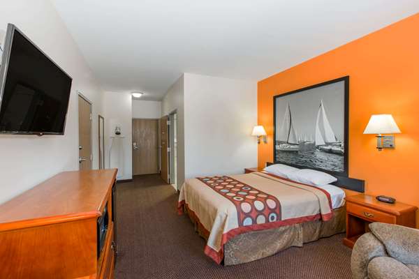  - Super 8 Hotel Schilling Road Salina - I-135, Exit 89