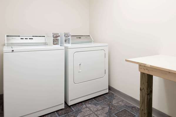  - Super 8 Hotel Schilling Road Salina - I-135, Exit 89