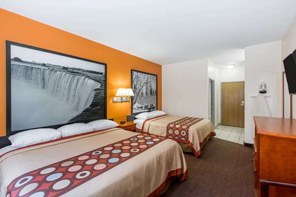 Suite - Super 8 Hotel Schilling Road Salina - I-135, Exit 89