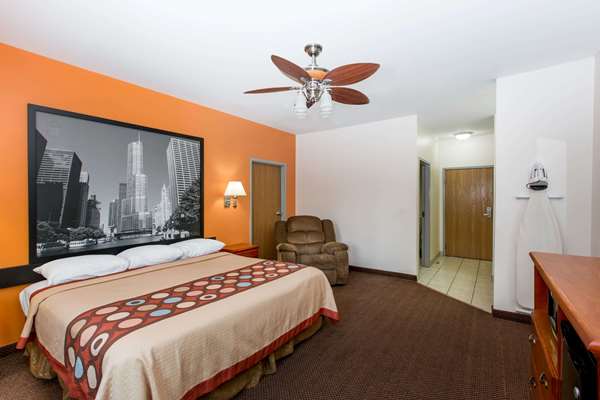  - Super 8 Hotel Schilling Road Salina - I-135, Exit 89