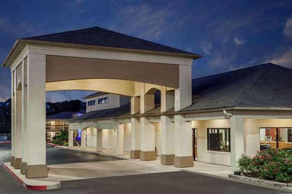 Exterior view - Days Inn & Suites Huntsville