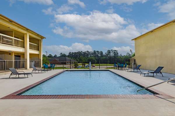 Pool - Days Inn & Suites Huntsville