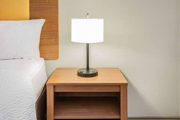  - Days Inn & Suites Huntsville