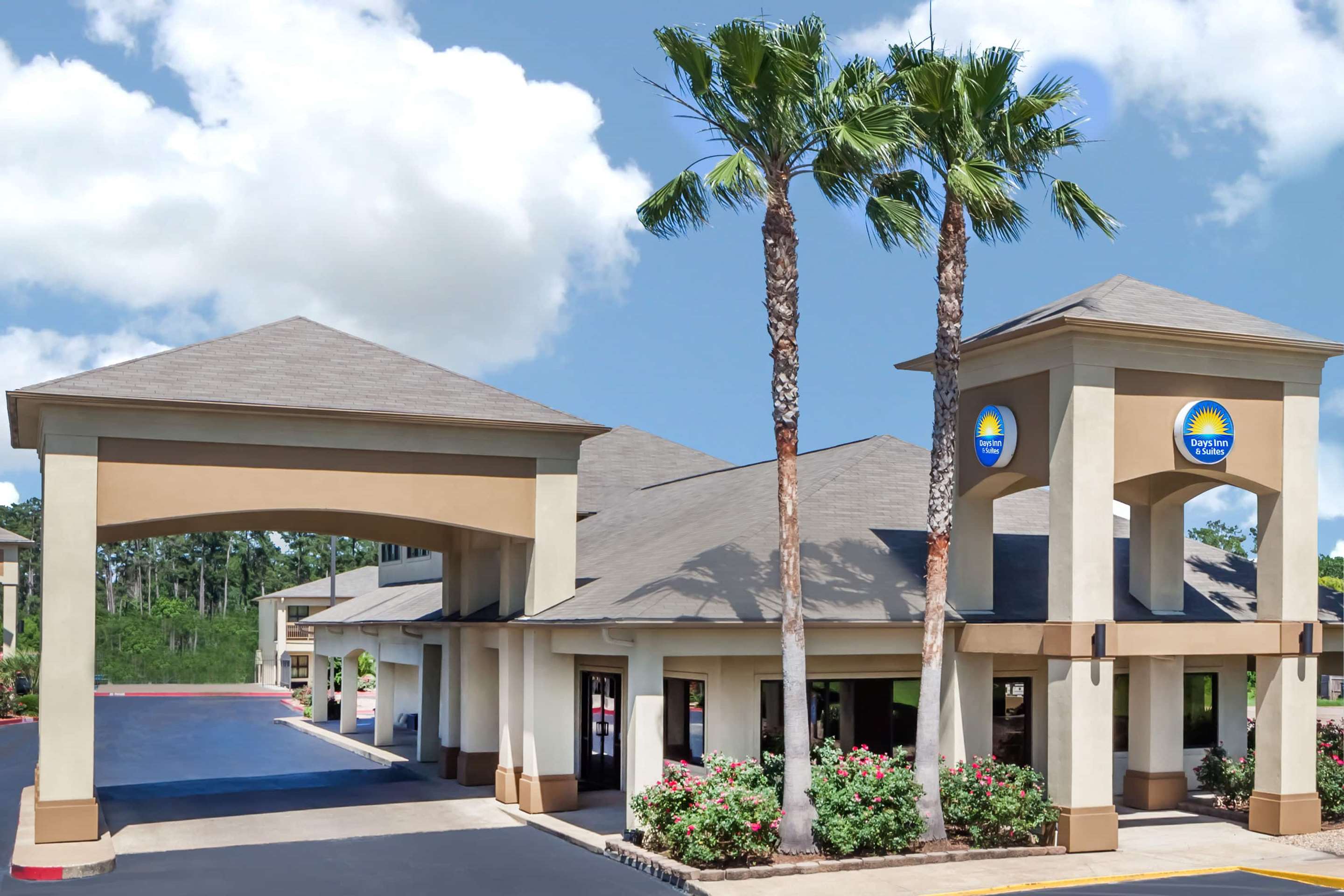 Exterior | Days Inn & Suites by Wyndham Huntsville