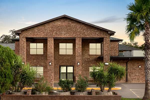 Exterior view - Super 8 Motel Universal City - I-35, Exit 172