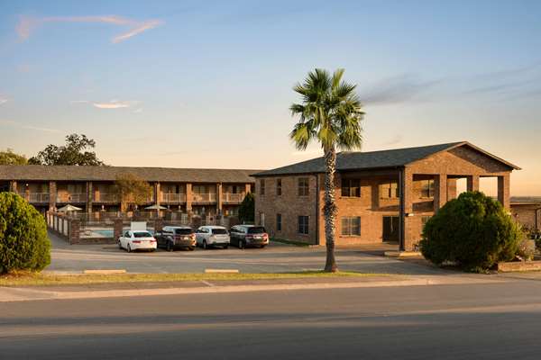 Exterior view - Super 8 Motel Universal City - I-35, Exit 172