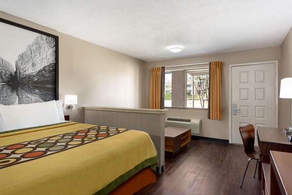  - Super 8 Motel Universal City - I-35, Exit 172