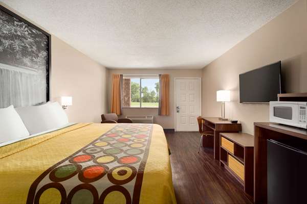  - Super 8 Motel Universal City - I-35, Exit 172