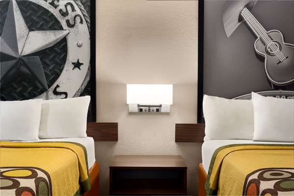  - Super 8 Motel Universal City - I-35, Exit 172