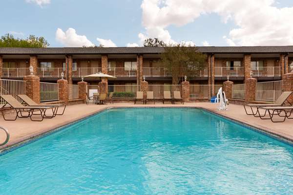 Pool - Super 8 Motel Universal City - I-35, Exit 172