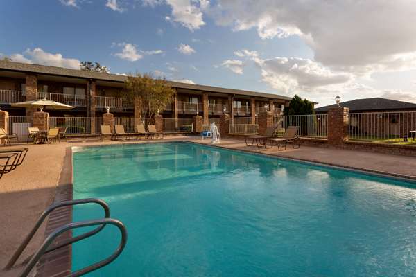 Pool - Super 8 Motel Universal City - I-35, Exit 172