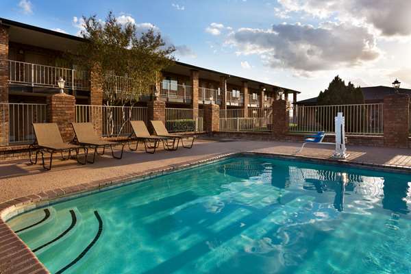 Pool - Super 8 Motel Universal City - I-35, Exit 172