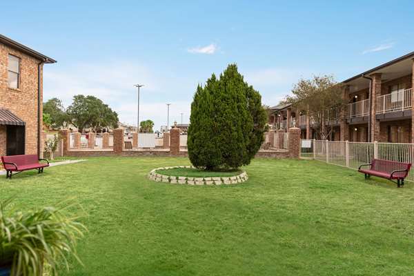  - Super 8 Motel Universal City - I-35, Exit 172