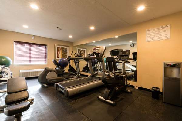 Fitness/ Exercise Room - Baymont Inn & Suites Detroit Airport Romulus