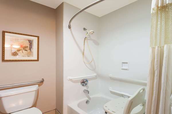  - Baymont Inn & Suites East Memphis - I-40, Exit 12