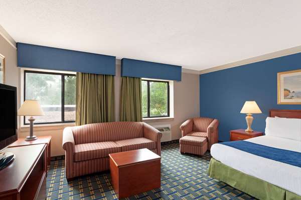 Suite - Baymont Inn & Suites East Memphis - I-40, Exit 12