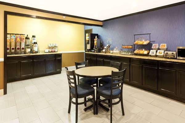  - Baymont Inn & Suites East Memphis - I-40, Exit 12