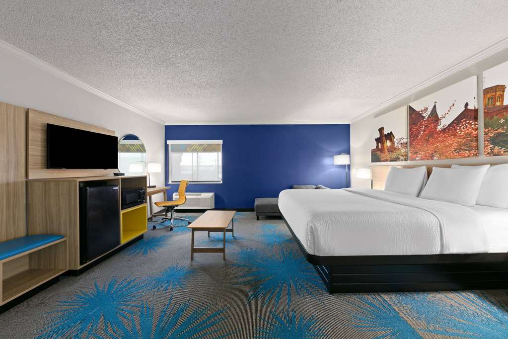 DAYS INN BY WYNDHAM FORT SMITH-guestroom-Guest Room,Suite,On-Site.jpg