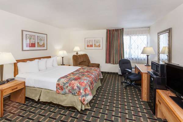  - Baymont Inn & Suites Decatur - I-72, Exit 141