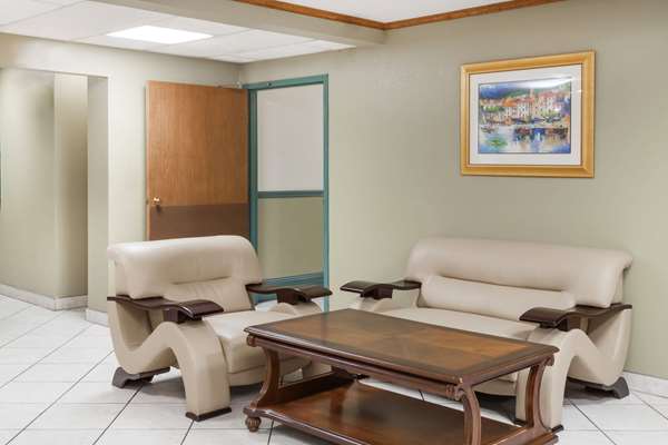  - Baymont Inn & Suites Decatur - I-72, Exit 141