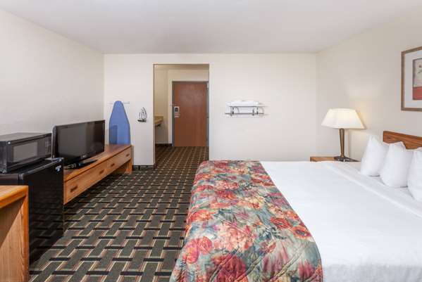  - Baymont Inn & Suites Decatur - I-72, Exit 141