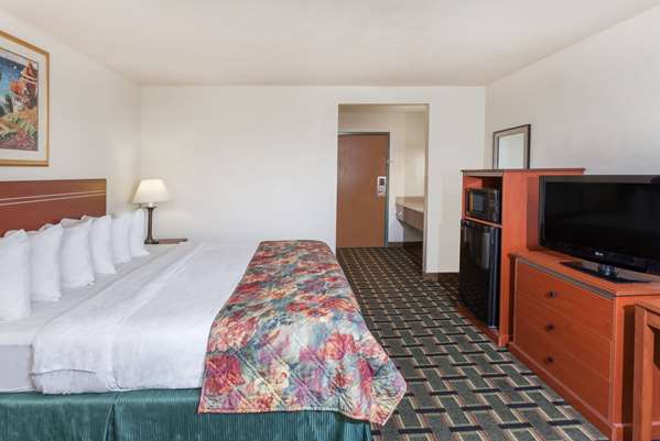  - Baymont Inn & Suites Decatur - I-72, Exit 141