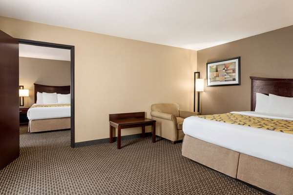 Suite - Baymont Inn & Suites Wichita Falls