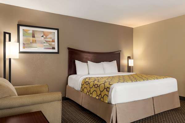 Suite - Baymont Inn & Suites Wichita Falls