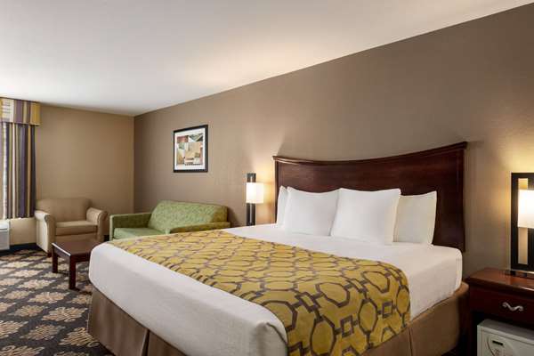 Suite - Baymont Inn & Suites Wichita Falls