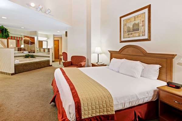 Suite - Baymont Inn & Suites Indianapolis - I-465, Exit 47