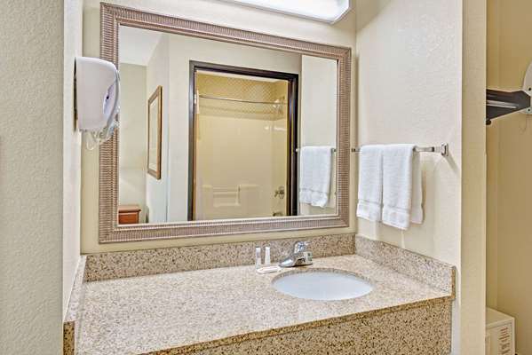  - Baymont Inn & Suites Indianapolis - I-465, Exit 47