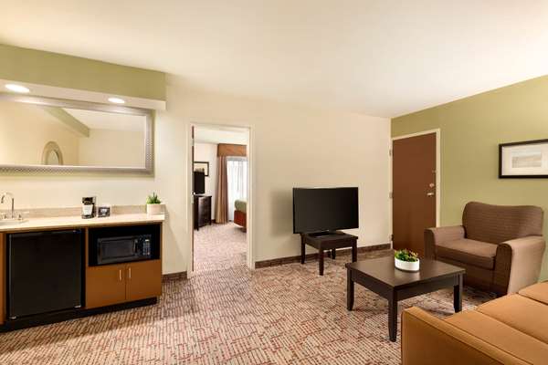 Suite - Baymont Inn & Suites West Augusta - I-20, Exit 196